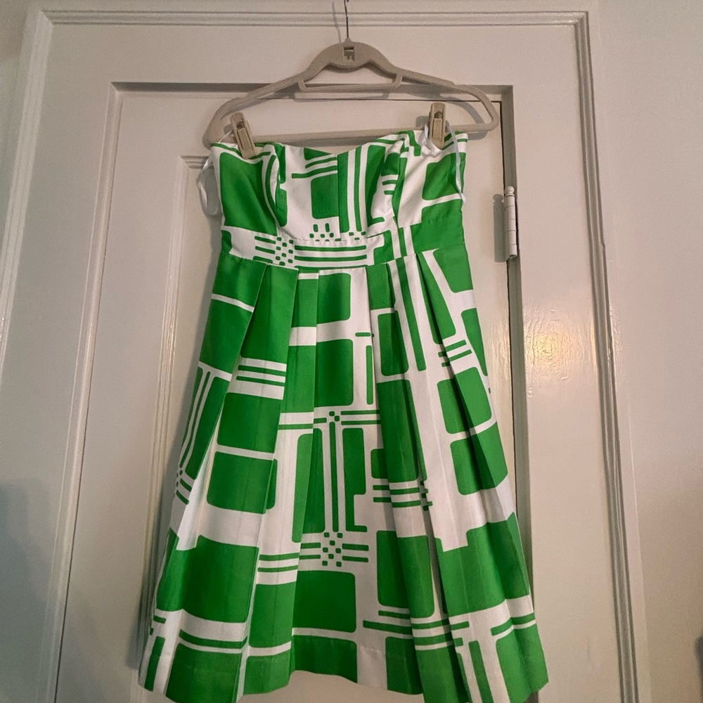 Elizabeth McKay: Green and Whitete patterned strapless dress